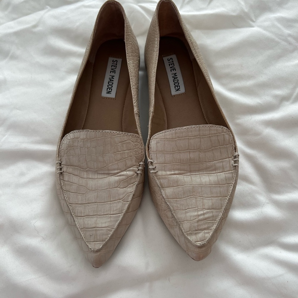 steve madden feather loafer taupe crocodile